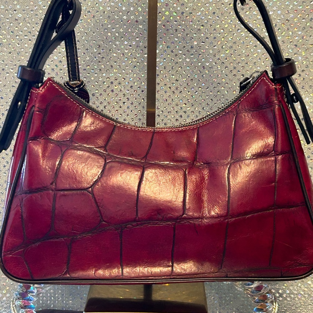 Dooney & Bourke Red Croc-Embossed Shoulder Bag Approx.. 12 x 6.5 x 4 - Picture 3 of 17